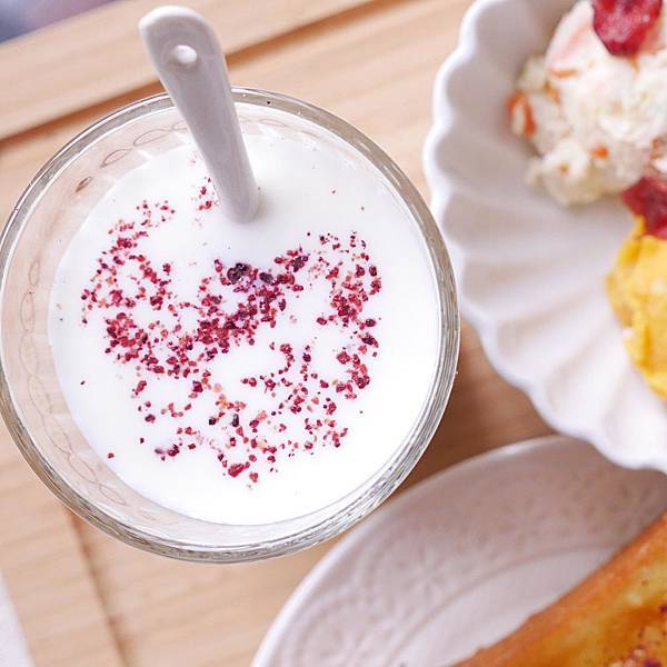 蔓越莓牛奶 cranberry milk.jpg